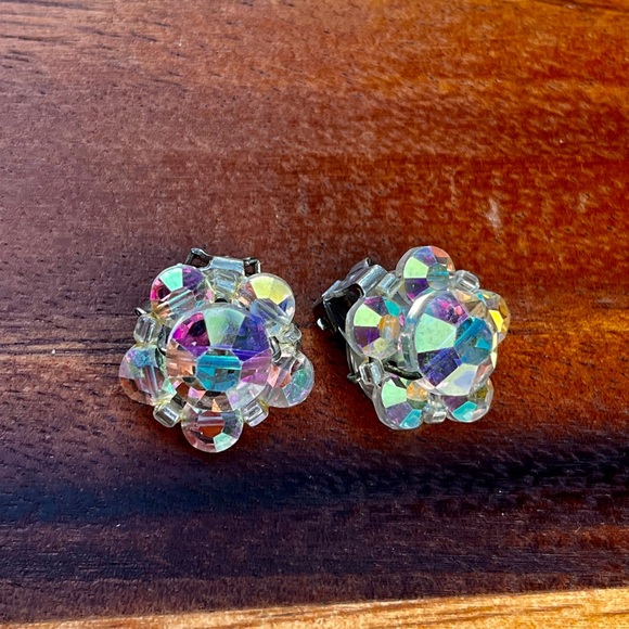 Vintage 1960s Aurora Borealis Rhinestone Bead Round Cluster Button Clip Earrings - Picture 1 of 10
